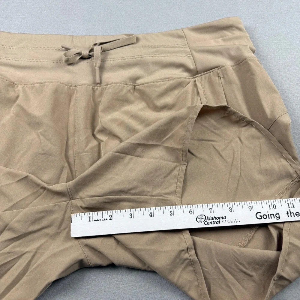 Willit Athletic Shorts Womens 2XL Tan‎ Hiking Travel Stretch Zipper Pocket Khaki